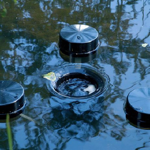 Skimmer am Teich.  Absaugen der Wasseroberfläche - der etwas andere Teichfilter